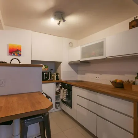 37 M Cocoon With Balcony Apartment Paris