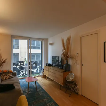 37 M Cocoon With Balcony * Paris